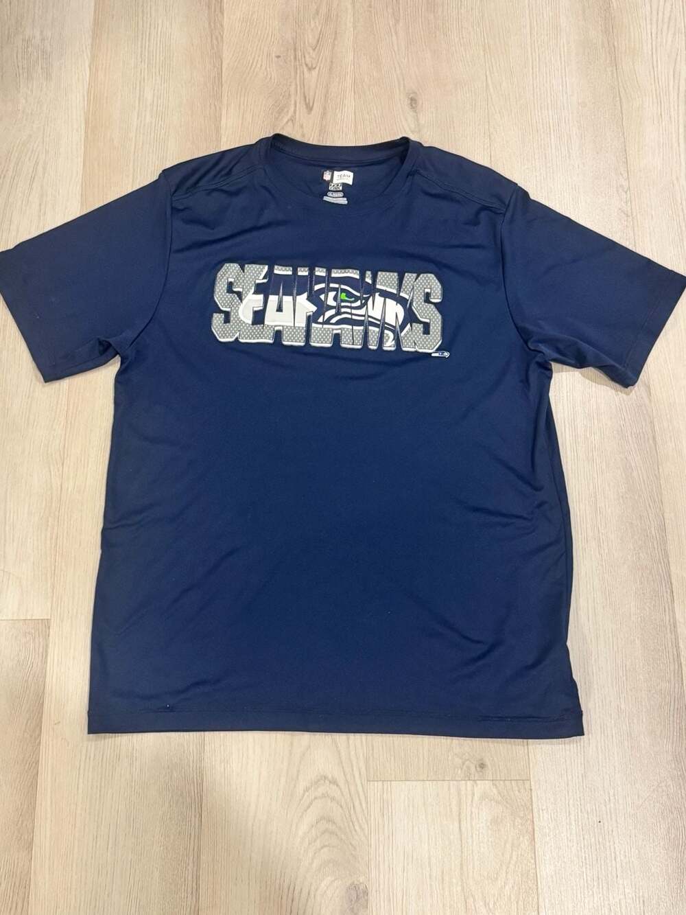 NFL Team Apparel Seattle Seahawks T-Shirt Size XL Blue Graphic